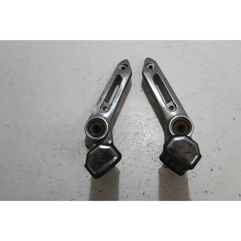 1985 YAMAHA XJ700 MAXIM FRONT FOOT RESTS PEGS STEPS SET PAIR