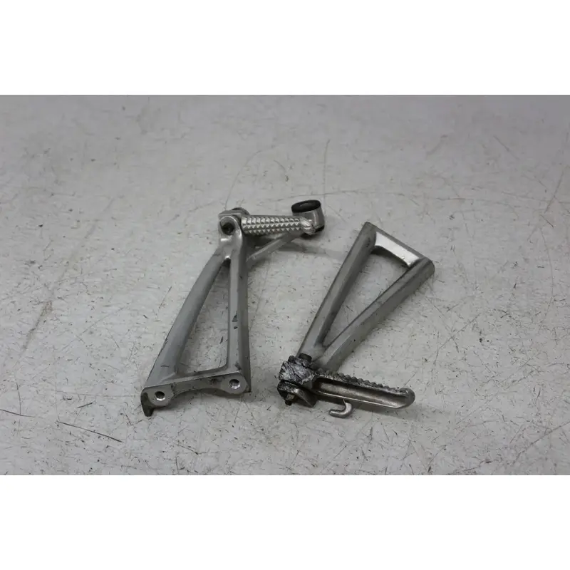 2008 Yamaha YZF R6S REAR BACK PASSENGER PEG SET PAIR