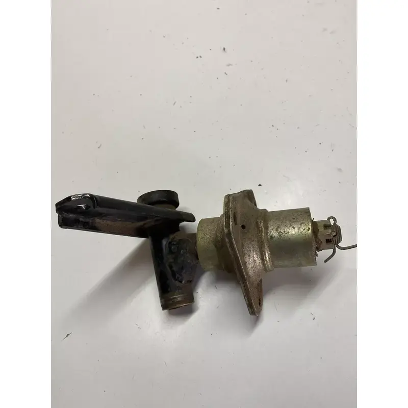 1983 83 SUZUKI QUADRUNNER 125 LT125 D Front Right Hub Spindle  Free Ship