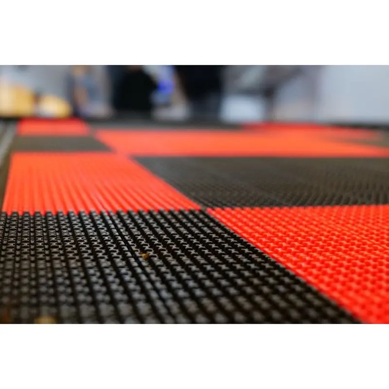 Caliber Protech Traction Red Flooring 8 Pieces 13611-2
