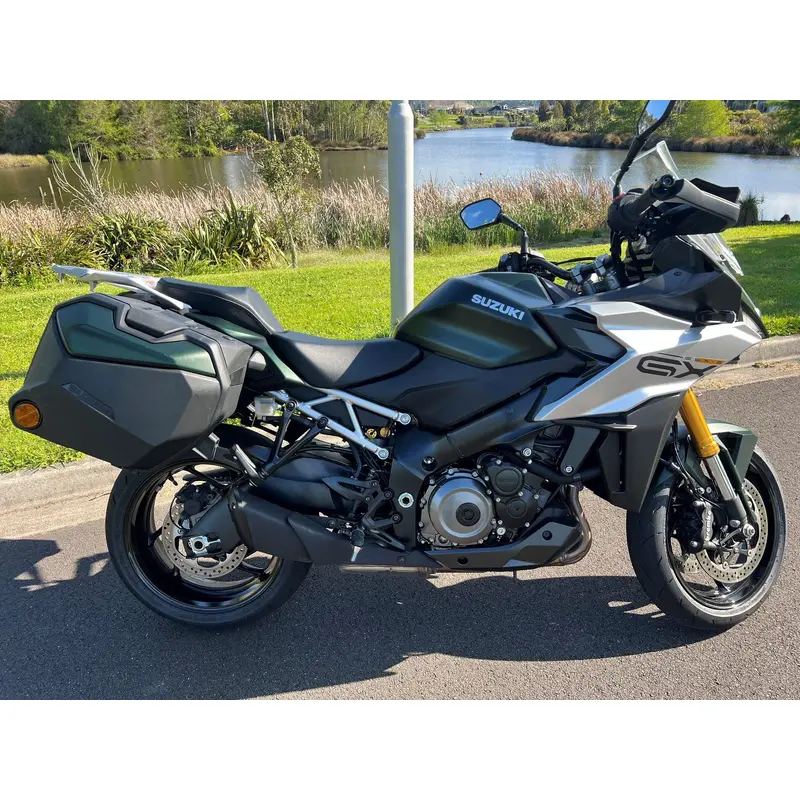 SUZUKI GSXS1000X 2024 - EX DEMO SAVE $6754! Includes On Road Costs!