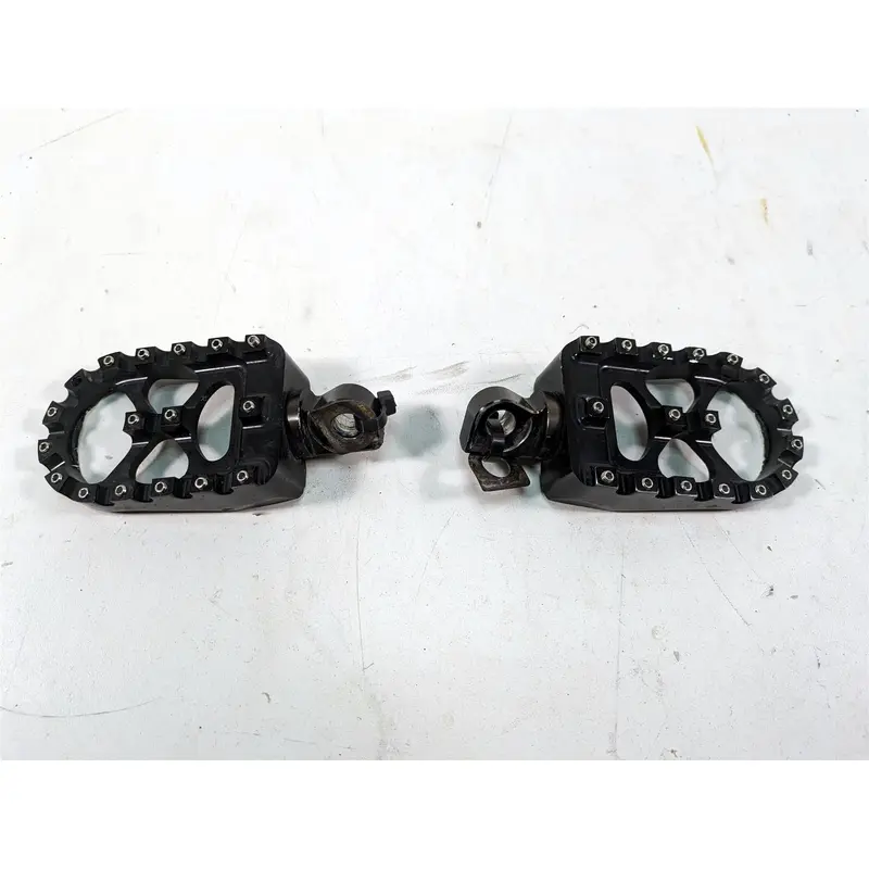 2015 Harley FXDL Dyna Low Rider Aftermarket Grip Stunt Footpeg Foot Peg Set